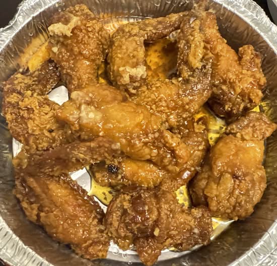 7. Honey Garlic Chicken Wings 蜜汁鸡翅